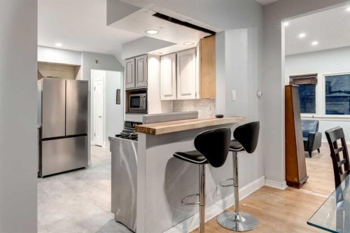1424 Premier Way Sw, Calgary, AB - Indoor Photo Showing Kitchen