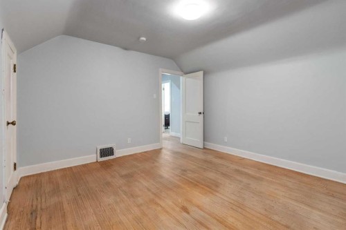 1424 Premier Way Sw, Calgary, AB - Indoor Photo Showing Other Room