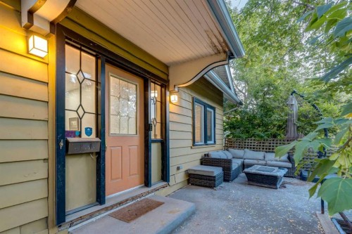 1424 Premier Way Sw, Calgary, AB - Outdoor With Exterior