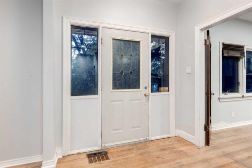 1424 Premier Way Sw, Calgary, AB - Indoor Photo Showing Other Room