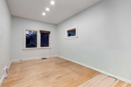 1424 Premier Way Sw, Calgary, AB - Indoor Photo Showing Other Room