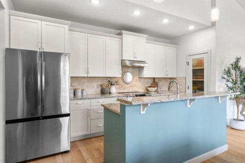 561 Boulder Creek Green Se, Langdon, AB - Indoor Photo Showing Kitchen With Upgraded Kitchen
