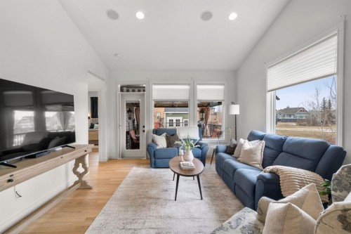 561 Boulder Creek Green Se, Langdon, AB - Indoor Photo Showing Living Room