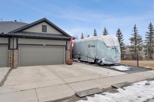 561 Boulder Creek Green Se, Langdon, AB - Outdoor