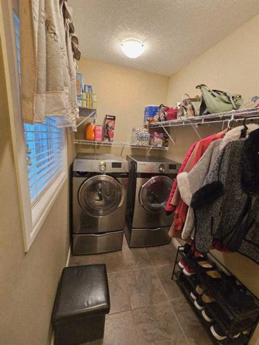 40 Bridleridge Lane Sw, Calgary, AB - Indoor Photo Showing Laundry Room