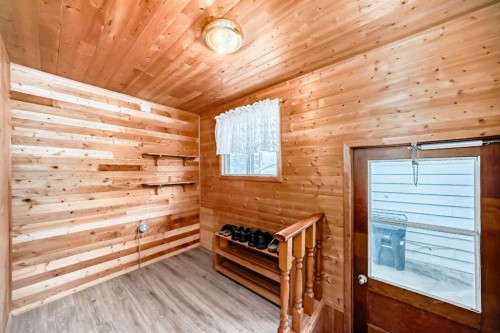 301 Whitney Crescent Se, Calgary, AB - Indoor Photo Showing Other Room