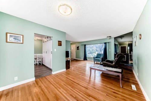 301 Whitney Crescent Se, Calgary, AB - Indoor