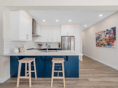 130 Crestridge Common Sw, Calgary, AB - Indoor Photo Showing Kitchen With Upgraded Kitchen