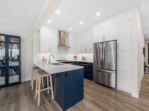 130 Crestridge Common Sw, Calgary, AB - Indoor Photo Showing Kitchen With Upgraded Kitchen