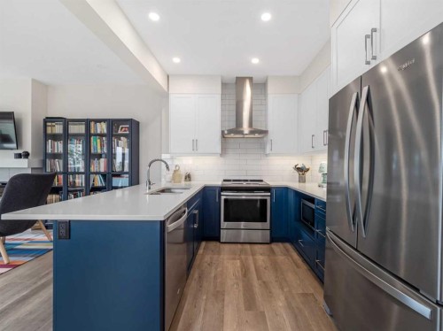 130 Crestridge Common Sw, Calgary, AB - Indoor Photo Showing Kitchen With Upgraded Kitchen
