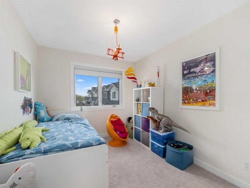 130 Crestridge Common Sw, Calgary, AB - Indoor Photo Showing Bedroom