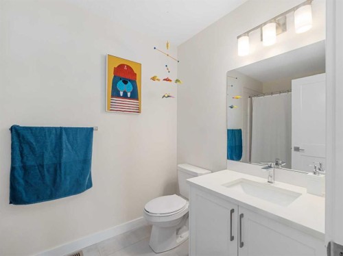 130 Crestridge Common Sw, Calgary, AB - Indoor Photo Showing Bathroom