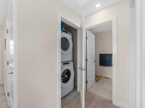 130 Crestridge Common Sw, Calgary, AB - Indoor Photo Showing Laundry Room