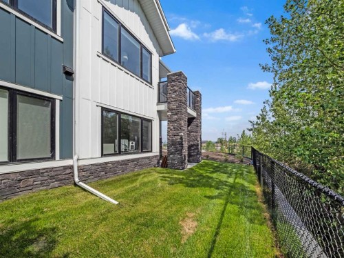 130 Crestridge Common Sw, Calgary, AB - Outdoor