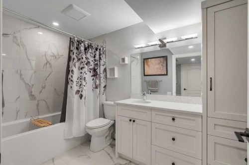 143 Cranfield Circle Se, Calgary, AB - Indoor Photo Showing Bathroom