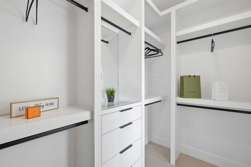 2105 7 Street Ne, Calgary, AB - Indoor Photo Showing Other Room