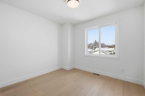 2105 7 Street Ne, Calgary, AB - Indoor Photo Showing Other Room