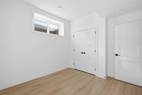 2105 7 Street Ne, Calgary, AB - Indoor Photo Showing Other Room