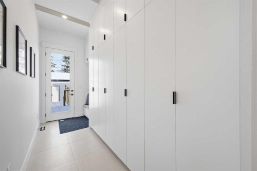 2105 7 Street Ne, Calgary, AB - Indoor Photo Showing Other Room