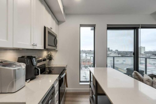 608-123 4 Street Ne, Calgary, AB - Indoor Photo Showing Kitchen