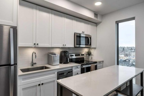 608-123 4 Street Ne, Calgary, AB - Indoor Photo Showing Kitchen With Stainless Steel Kitchen With Upgraded Kitchen