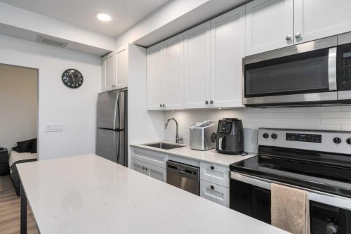 608-123 4 Street Ne, Calgary, AB - Indoor Photo Showing Kitchen With Stainless Steel Kitchen