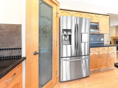 195 Royal Birkdale Crescent Nw, Calgary, AB - Indoor Photo Showing Kitchen