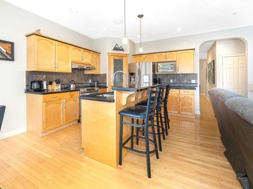 195 Royal Birkdale Crescent Nw, Calgary, AB - Indoor Photo Showing Kitchen