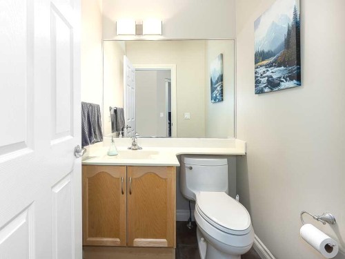 195 Royal Birkdale Crescent Nw, Calgary, AB - Indoor Photo Showing Bathroom