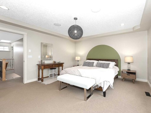195 Royal Birkdale Crescent Nw, Calgary, AB - Indoor Photo Showing Bedroom