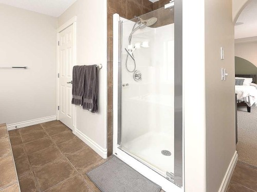 195 Royal Birkdale Crescent Nw, Calgary, AB - Indoor Photo Showing Bathroom