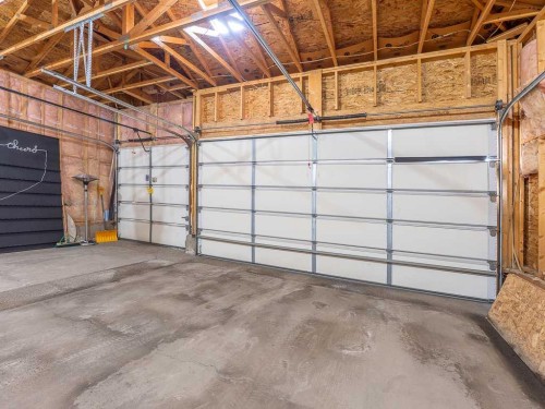 195 Royal Birkdale Crescent Nw, Calgary, AB - Indoor Photo Showing Garage