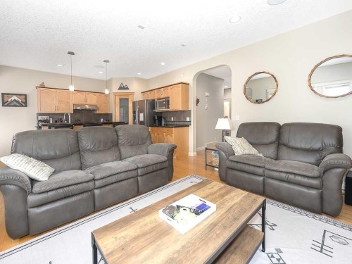 195 Royal Birkdale Crescent Nw, Calgary, AB - Indoor Photo Showing Living Room