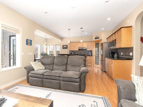 195 Royal Birkdale Crescent Nw, Calgary, AB - Indoor Photo Showing Living Room
