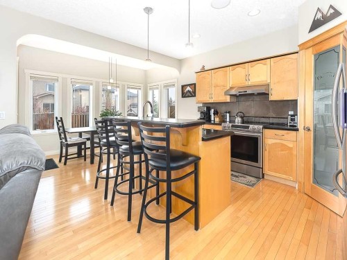 195 Royal Birkdale Crescent Nw, Calgary, AB - Indoor Photo Showing Kitchen