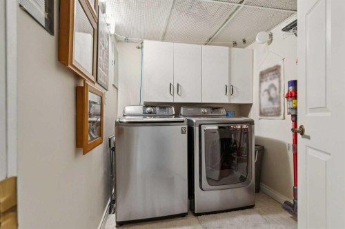 302-2425 90 Avenue Sw, Calgary, AB - Indoor Photo Showing Laundry Room