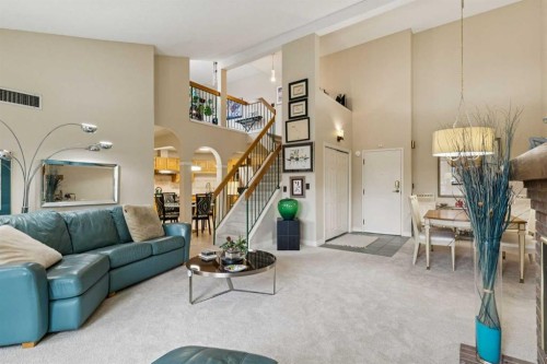 302-2425 90 Avenue Sw, Calgary, AB - Indoor Photo Showing Living Room