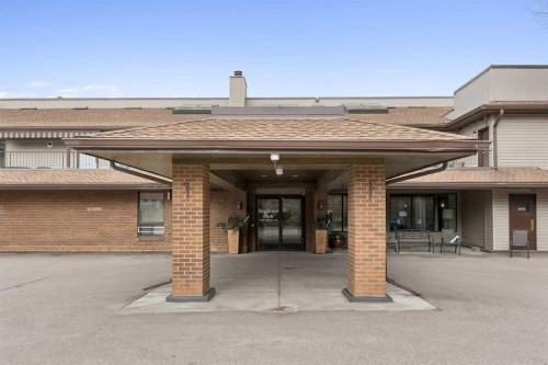 302-2425 90 Avenue Sw, Calgary, AB - Outdoor