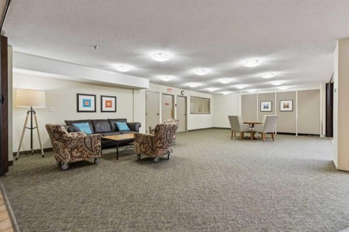 302-2425 90 Avenue Sw, Calgary, AB - Indoor