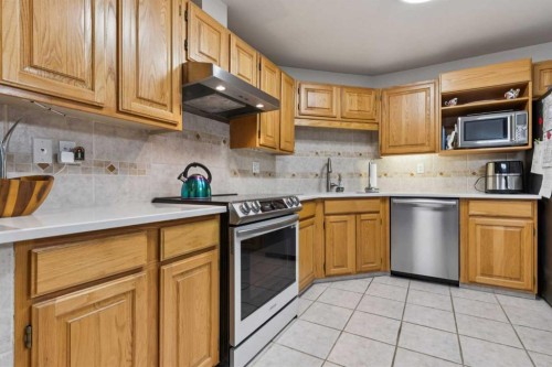 302-2425 90 Avenue Sw, Calgary, AB - Indoor Photo Showing Kitchen