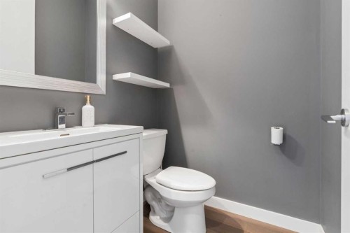 120 Aspen Dale Way Sw, Calgary, AB - Indoor Photo Showing Bathroom