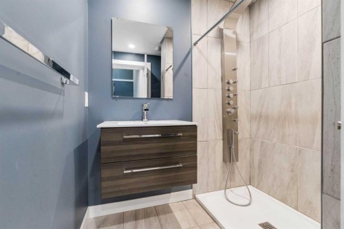 120 Aspen Dale Way Sw, Calgary, AB - Indoor Photo Showing Bathroom