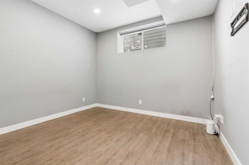 120 Aspen Dale Way Sw, Calgary, AB - Indoor Photo Showing Other Room
