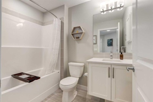 212 Crestbrook Common Sw, Calgary, AB - Indoor Photo Showing Bathroom