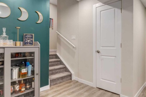 212 Crestbrook Common Sw, Calgary, AB - Indoor Photo Showing Other Room