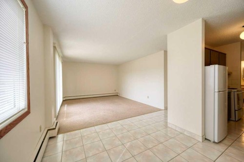 4323 75 Street Nw, Calgary, AB - Indoor