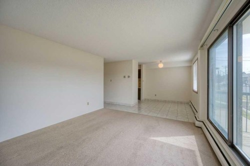 4323 75 Street Nw, Calgary, AB - Indoor Photo Showing Other Room