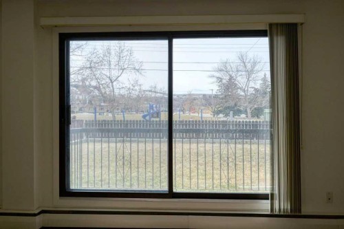 4323 75 Street Nw, Calgary, AB - Indoor Photo Showing Other Room