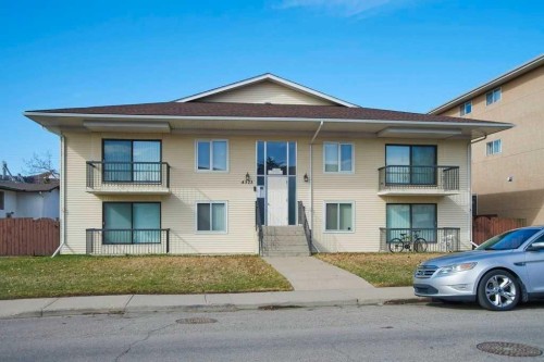 4323 75 Street Nw, Calgary, AB - Outdoor With Balcony With Facade