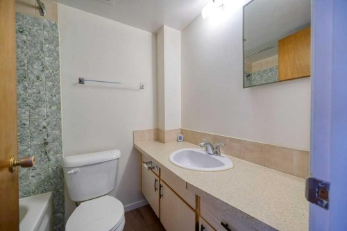 4323 75 Street Nw, Calgary, AB - Indoor Photo Showing Bathroom